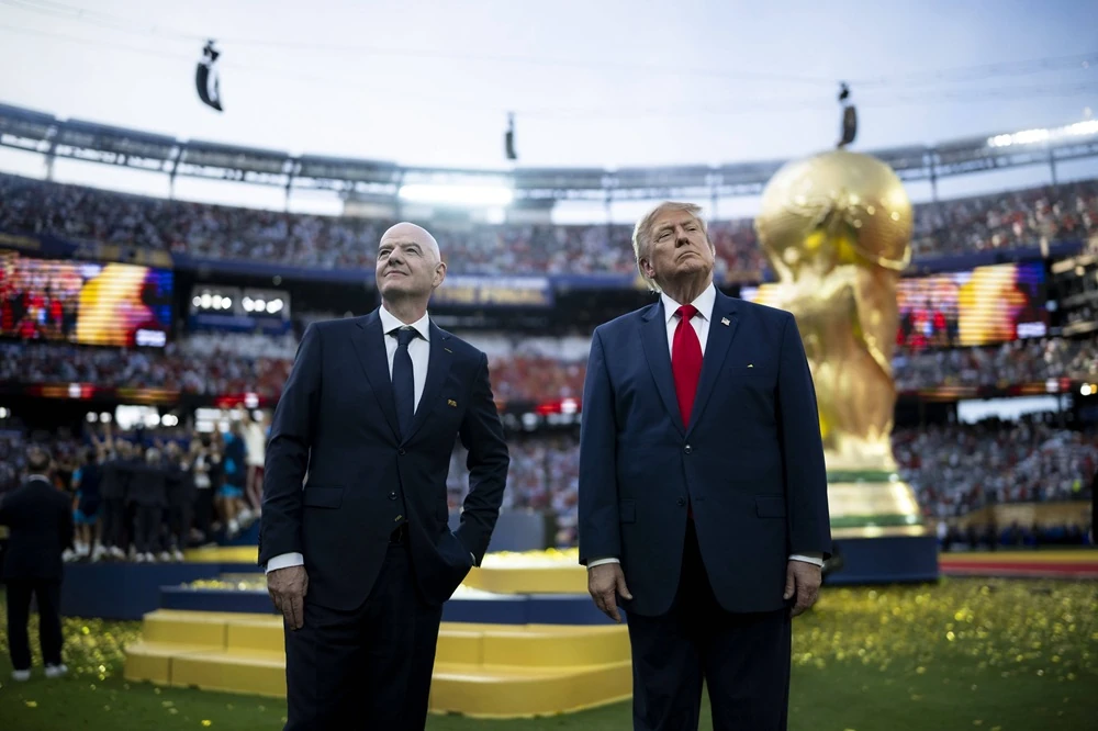 Vínculo entre Trump e Infantino durante la final del Mundial 2026.