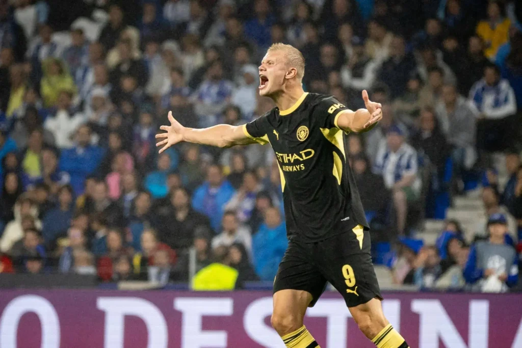 Erling Haaland celebrando el triunfo ante el FC Oporto por la Champions League