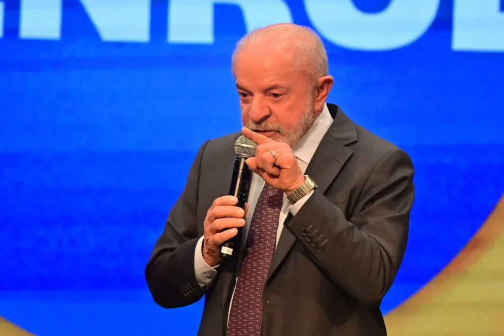 El presidente Luiz Inácio Lula da Silva anunciando la Medida Provisional que elimina las apuestas en línea y los juegos de azar en Brasil.