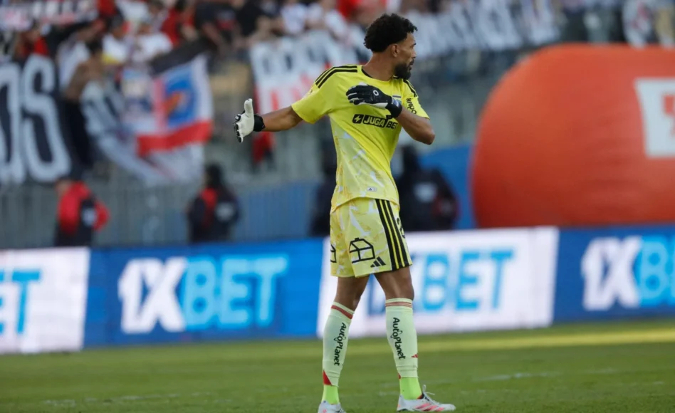 Vozinha cuestionado en Colo-Colo justo cuando compite por el Yashin