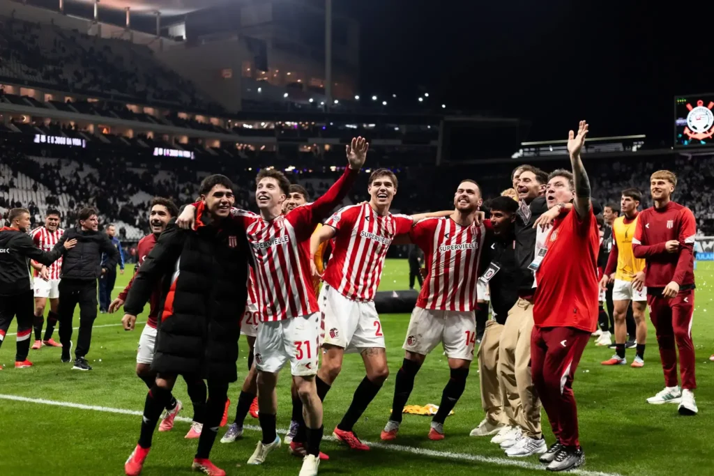 estudiantes-celebracion-victoria-corinthians-libertadores