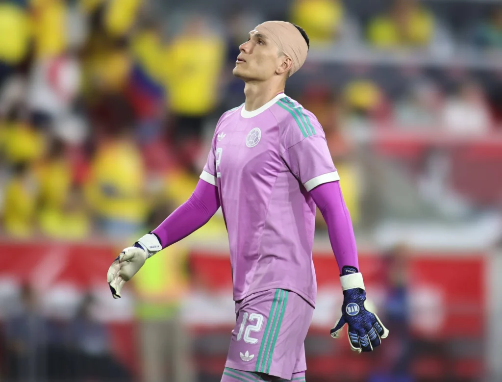 Portero de la selección de Colombia durante un partido internacional.