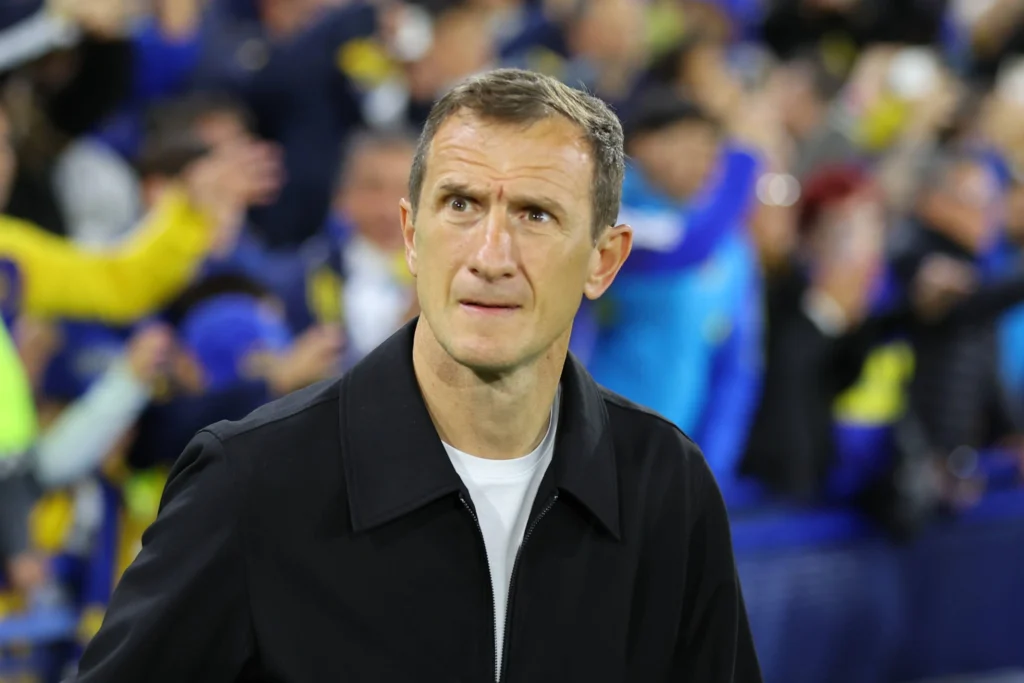 Rodolfo Arruabarrena, entrenador de Boca Juniors, anticipó que Leandro Paredes podría perderse el partido ante Vasco da Gama por lesión.